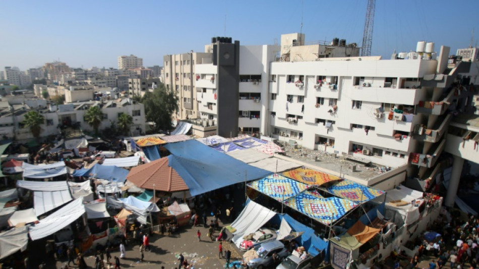 'Mãos para cima': soldados israelenses tomam o hospital Al Shifa de Gaza