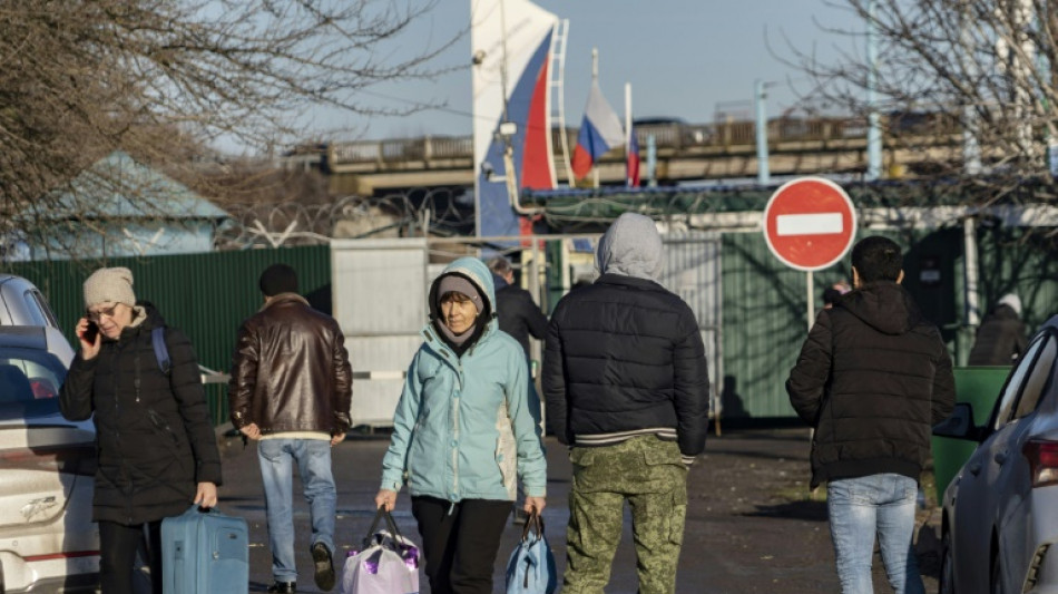 A la frontière russe, les évacués des zones séparatistes craignent le pire