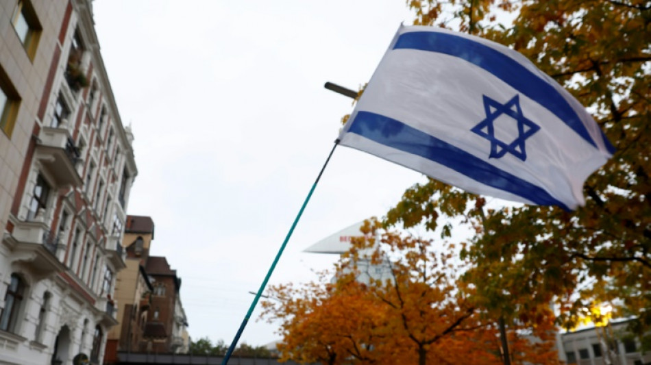 Jugendliche sollen in Bayern israelische Flagge mit Eiern beworfen haben