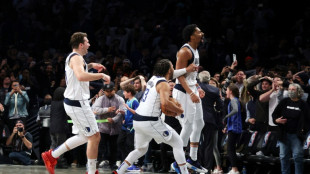 Dinwiddie buzzer-beater as Mavs down Nets