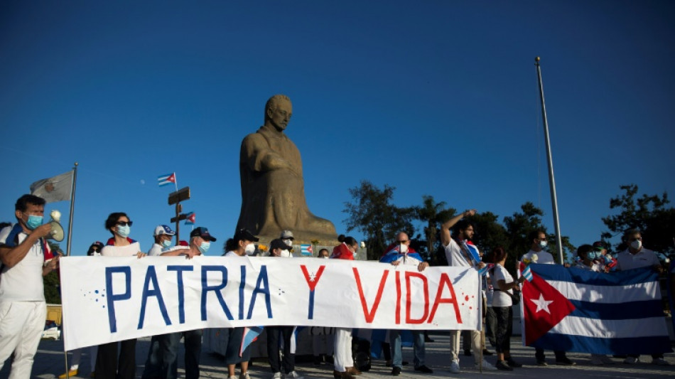 Tribunal cubano sentencia a cinco años de prisión a joven que protestó con pancarta