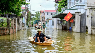 Hundreds living in floodwater in Vietnam 