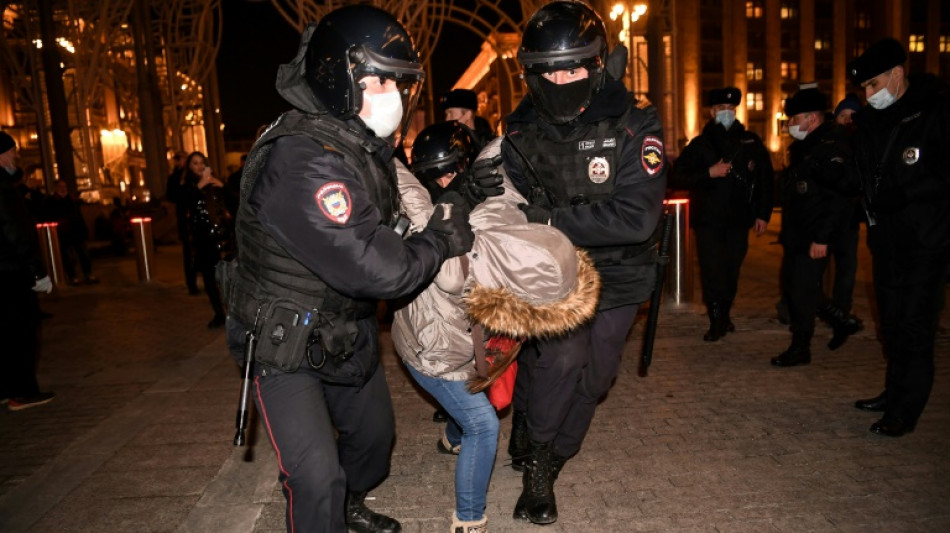Más de 1.000 detenciones en Rusia en protestas contra la intervención en Ucrania