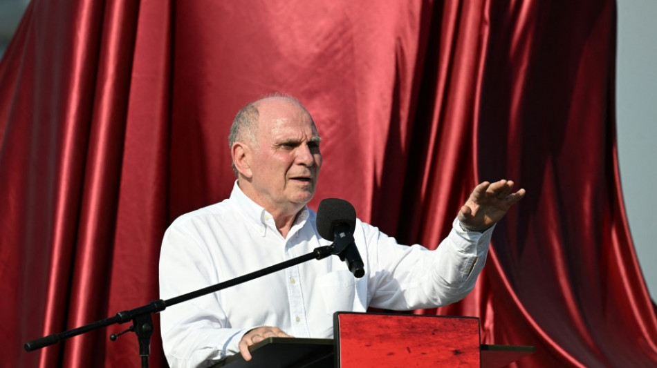 Hoeneß kritisiert späte Anstoßzeit und Ticketpreise