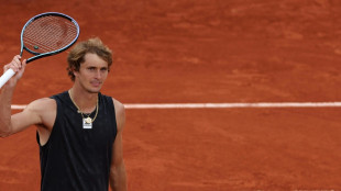 Zverev locker in die zweite Runde von Paris