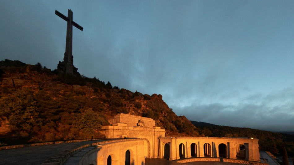 Espagne: la dépouille du fondateur de la Phalange exhumée de l'ancien mausolée de Franco