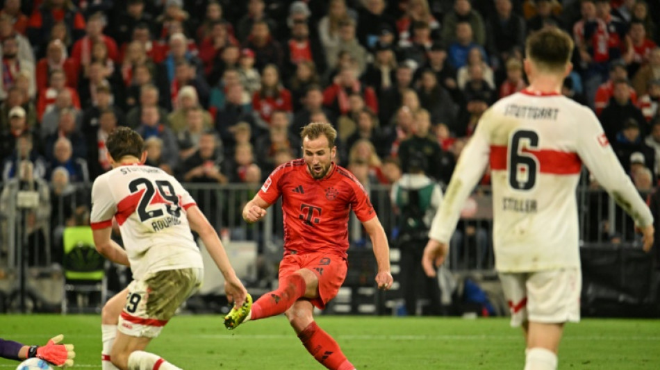 Bayern goleia Stuttgart (4-0) com hat-trick de Kane e lidera Bundesliga