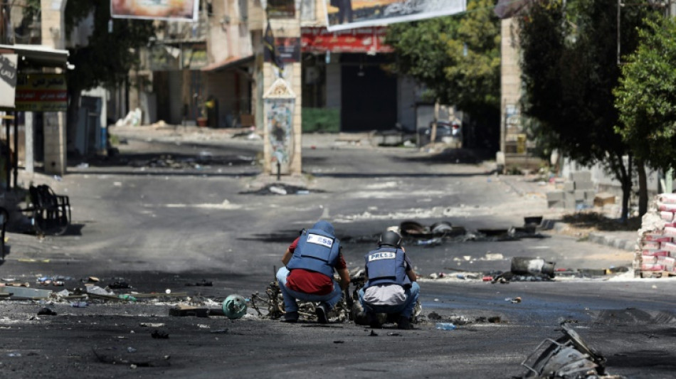 Ataque com carro em Tel Aviv deixa 7 feridos, coincidindo com incursão israelense na Cisjordânia