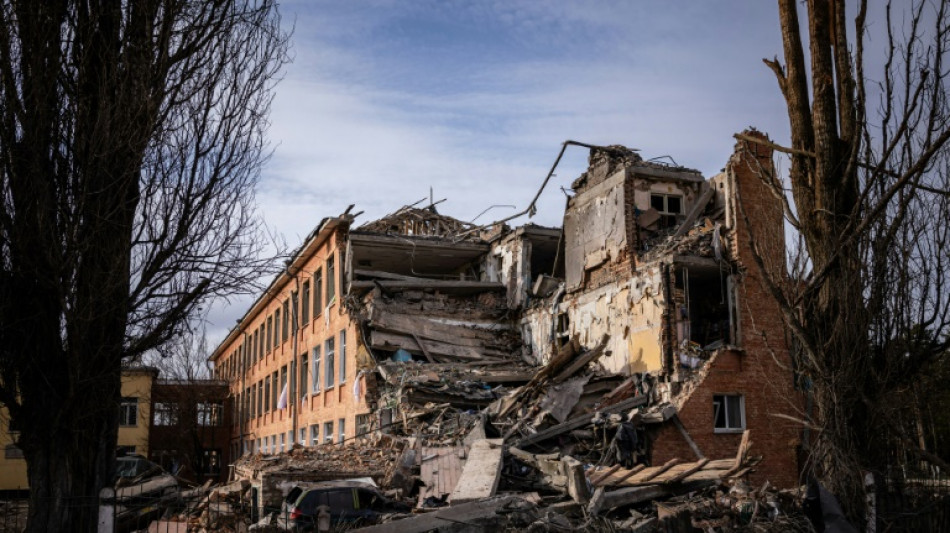 Ukraine : les Russes reprennent l'offensive contre le port de Marioupol, alerte du FMI