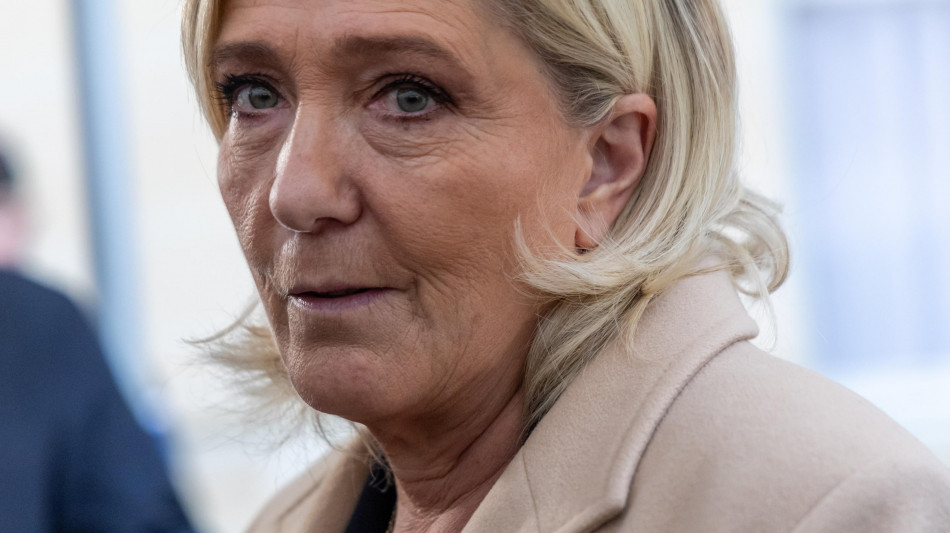 Marine Le Pen ha saputo della morte del padre dall'Afp