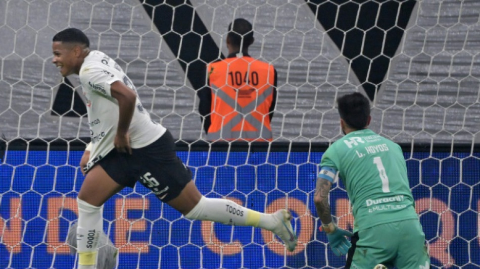 Corinthians vence Newell's (2-1) de virada na ida das oitavas da Sul-Americana