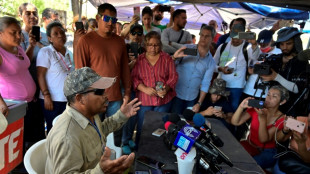 Familiares "desesperados" desconfían de operativo de rescate de mineros en México