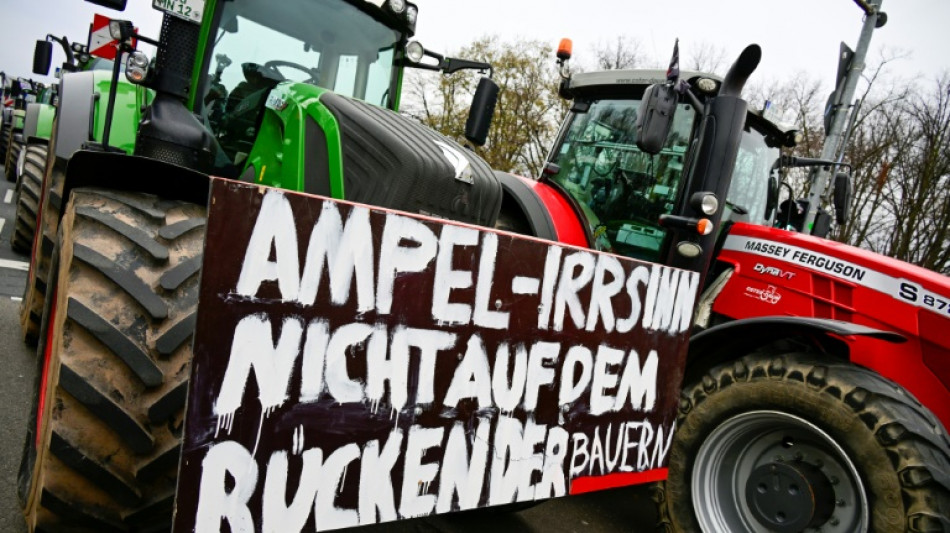 Protestierende Landwirte legen bundesweit zunehmend Autoverkehr lahm