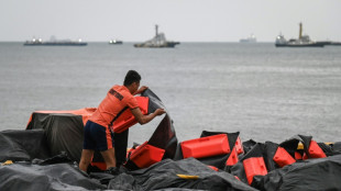 Aux Philippines, les garde-côtes tentent de contenir la nappe de pétrole