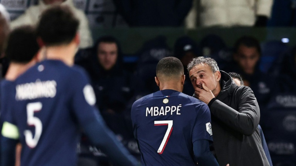 PSG fecha 2023 com vitória sobre o Metz (3-1) e dois gols de Mbappé