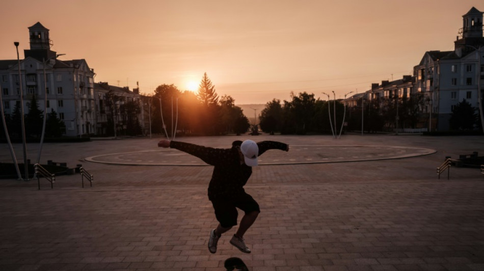 'King of streets': Last skateboarder on Ukraine front