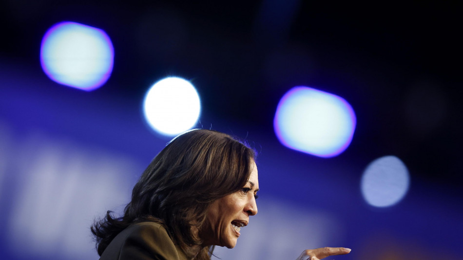 Harris, Trump irresponsabile per disinformazione su uragani