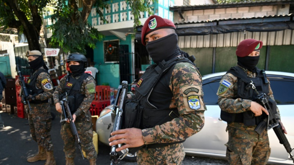 2000 Soldaten umstellen Stadtteile von El Salvadors Hauptstadt San Salvador