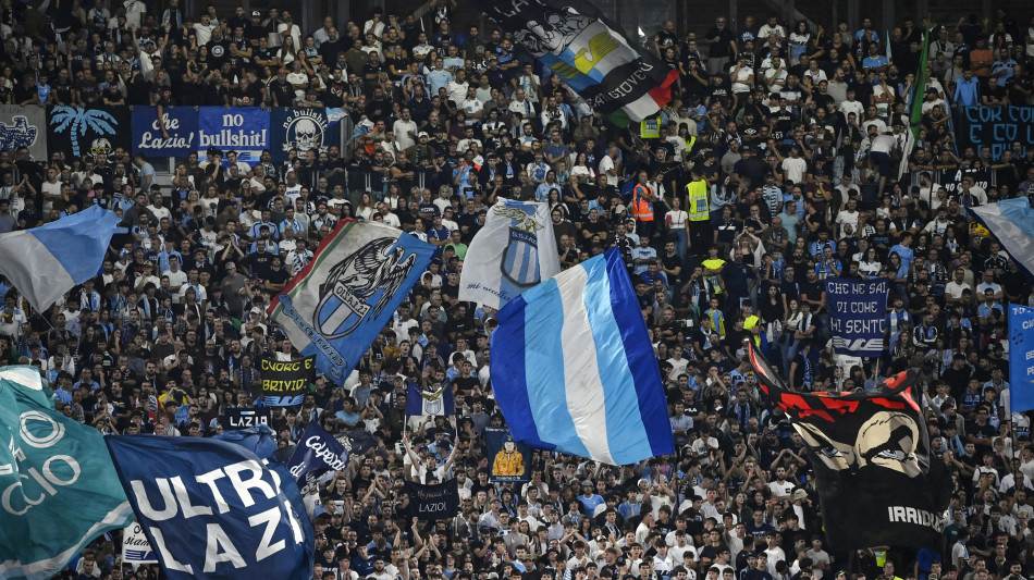 Calcio: Lazio, tifosi fermati ad Amburgo ma 'nessun arresto'