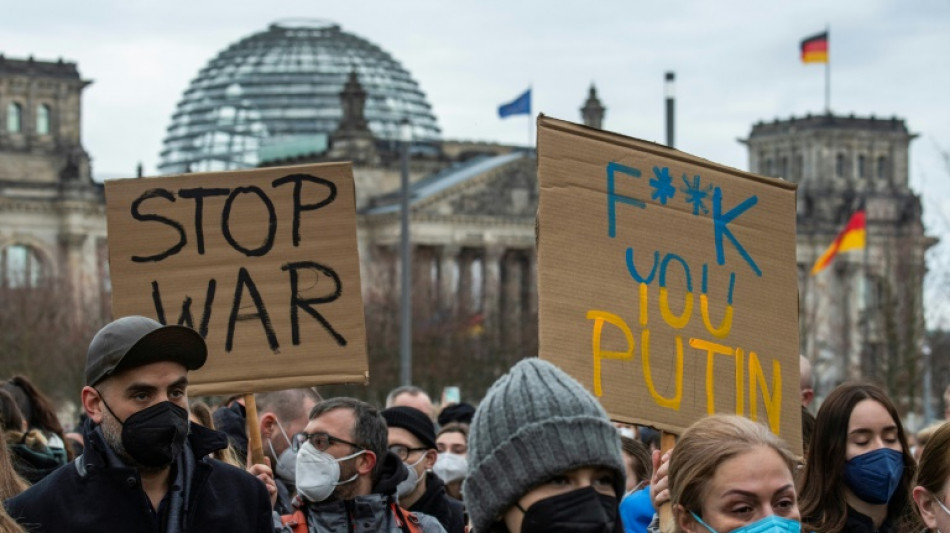 Miles de personas salen a las calles para pedir a Putin que detenga la "locura" de la guerra