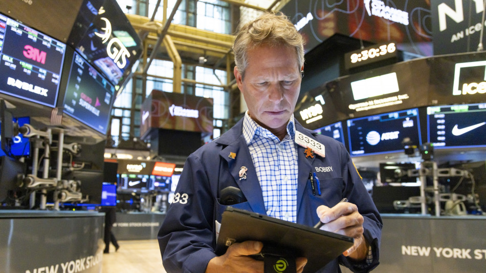 Wall Street apre debole, Dj -0,10%, Nasdaq +0,12%