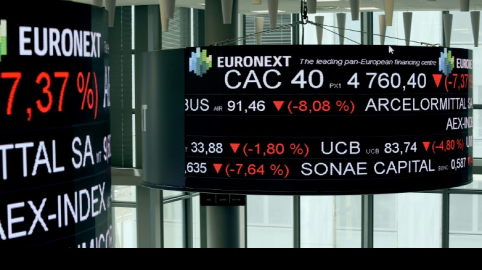 La Bourse de Paris lâche plus de 3%, inquiète sur l'Ukraine