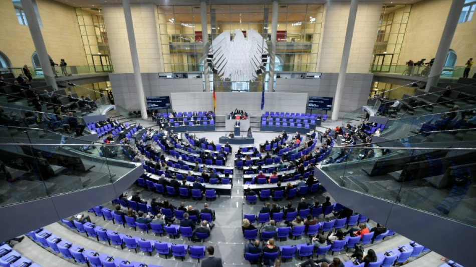 Bundestag beginnt schwierige Suche nach Lösung in Impfpflicht-Debatte