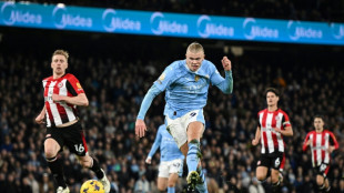 City vence Brentford em jogo atrasado e fica a um ponto do líder Liverpool