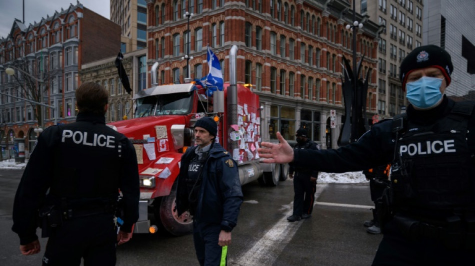 La policía de Canadá se despliega en las calles de Ottawa para contener a manifestantes