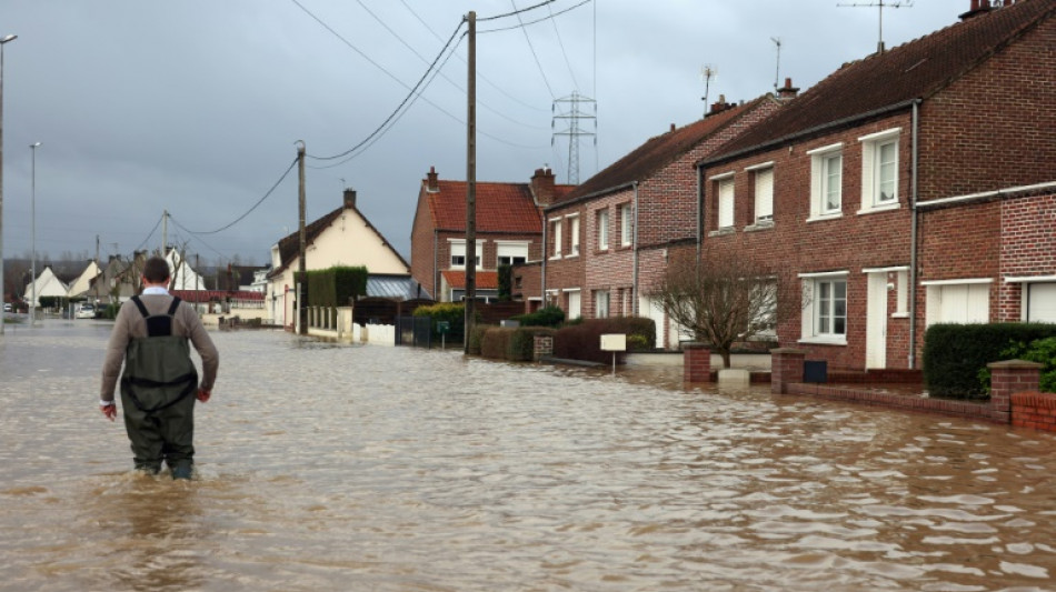 Début de décrue dans le Pas-de-Calais, toujours sous l'eau