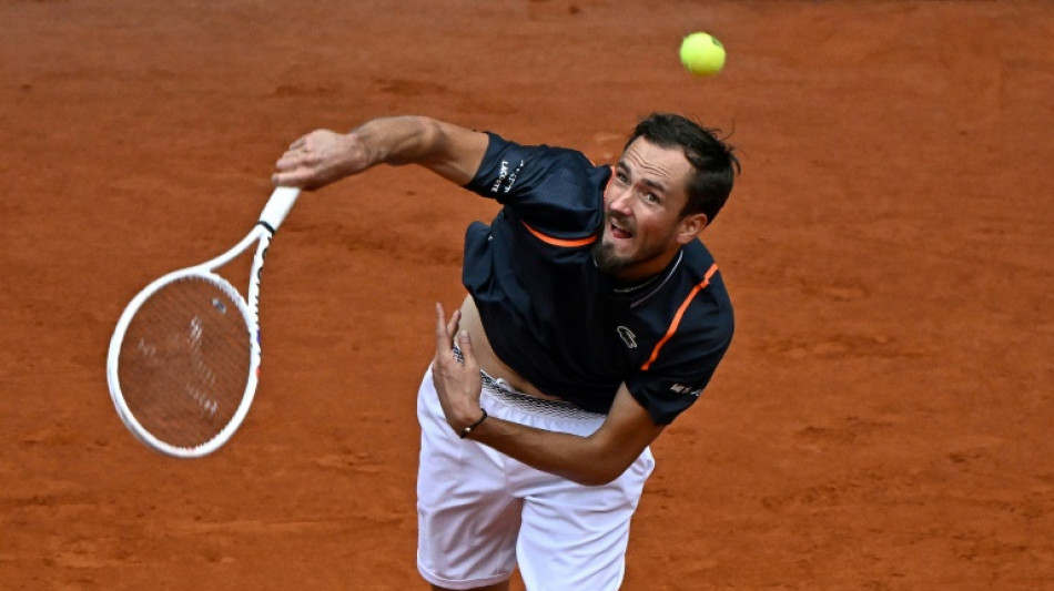 Medvedev avança no Masters 1000 de Madri, Auger-Alliassime é eliminado