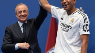 Mbappé promete 'dar a vida' ao Real Madrid em apresentação no Santiago Bernabéu