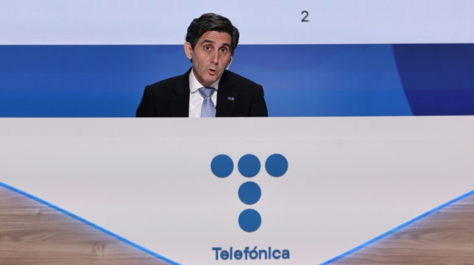 El grupo bancario La Caixa eleva al 9,9% su participación en Telefónica