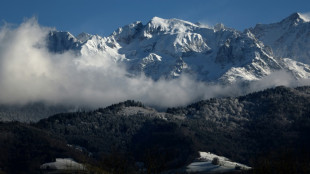 Neige dans les Alpes: vigilance sur les routes mais "cadeau de Noël" en stations